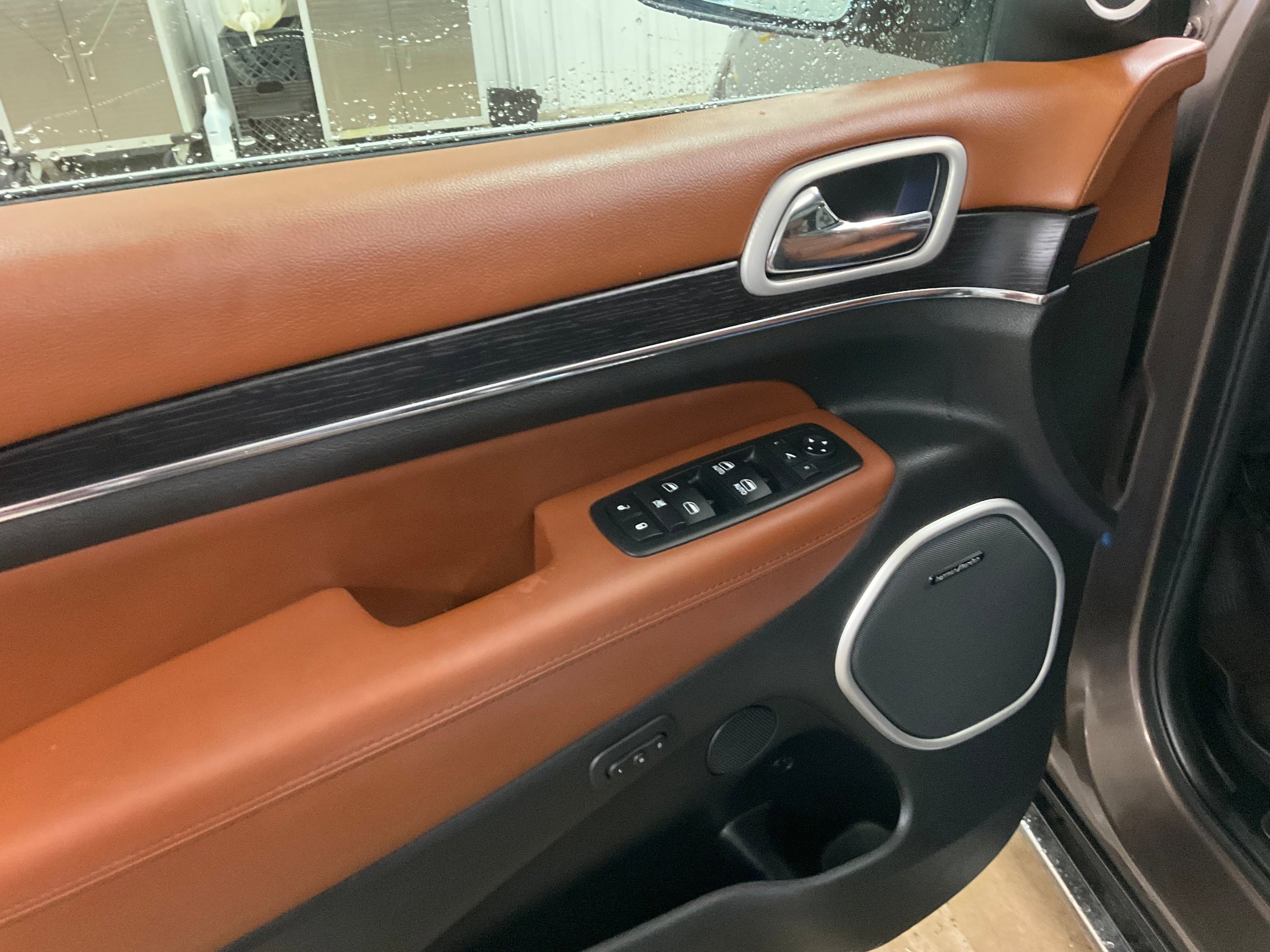 Used 2018 Jeep Grand Cherokee Summit AWD/4WD image 11