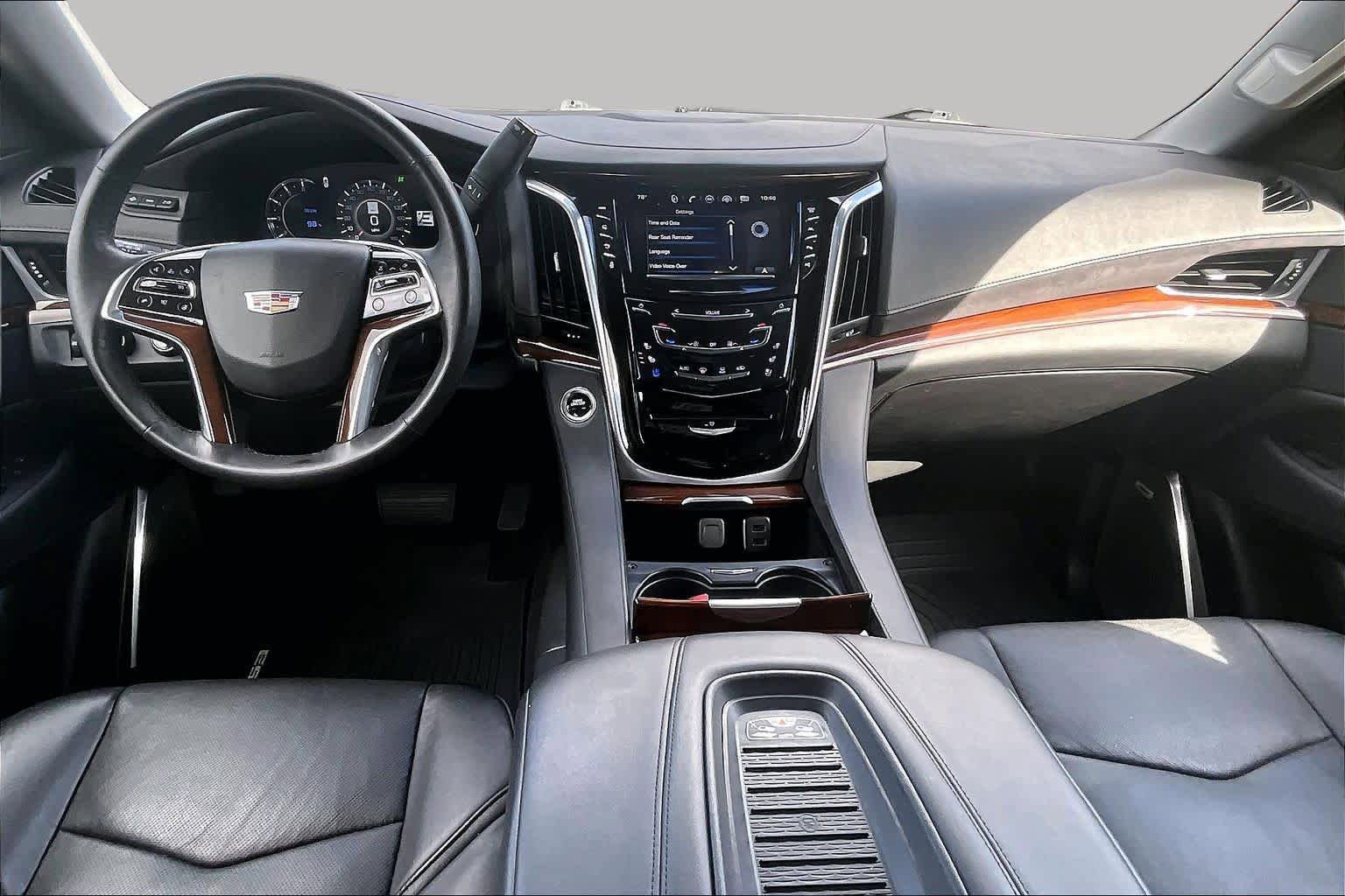 Used 2019 Cadillac Escalade ESV Luxury AWD/4WD image 16