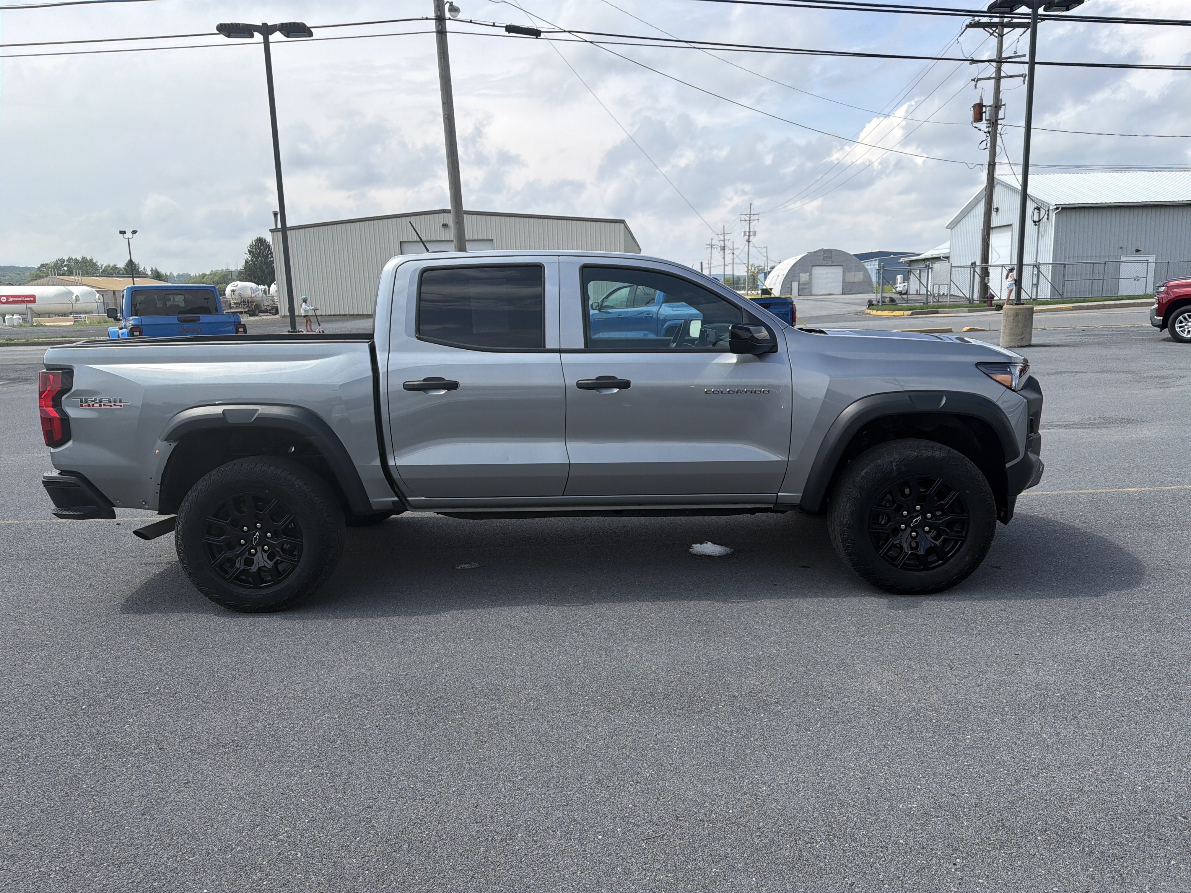 Used 2024 Chevrolet Colorado Trail Boss w/ Technology Package AWD/4WD image 13