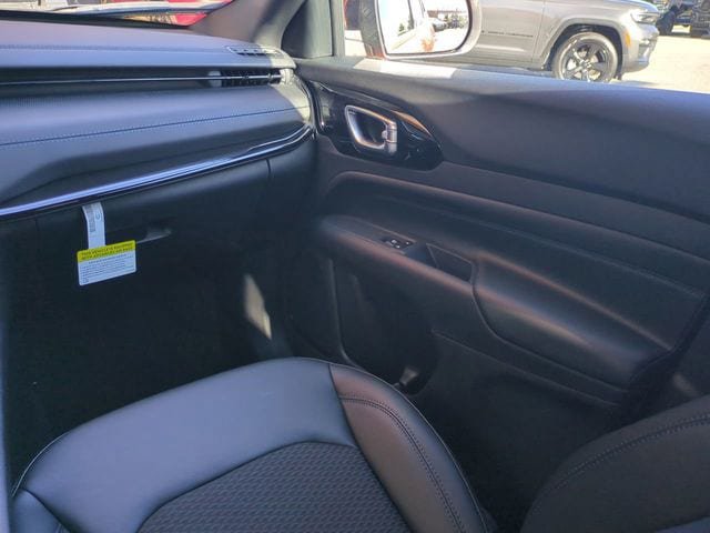 New 2026 Jeep Compass Latitude AWD/4WD image 17