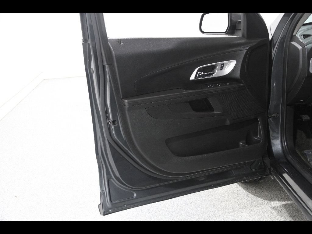 Used 2017 Chevrolet Equinox LS image 4
