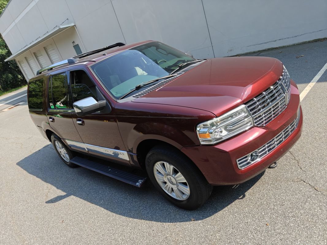 Used 2010 Lincoln Navigator 4WD image 38