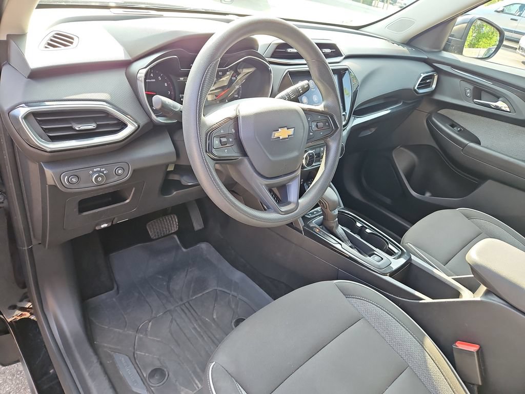 Used 2023 Chevrolet TrailBlazer LT w/ Convenience Package AWD/4WD image 19