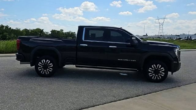 Used 2024 GMC Sierra 2500 Denali Ultimate AWD/4WD image 9