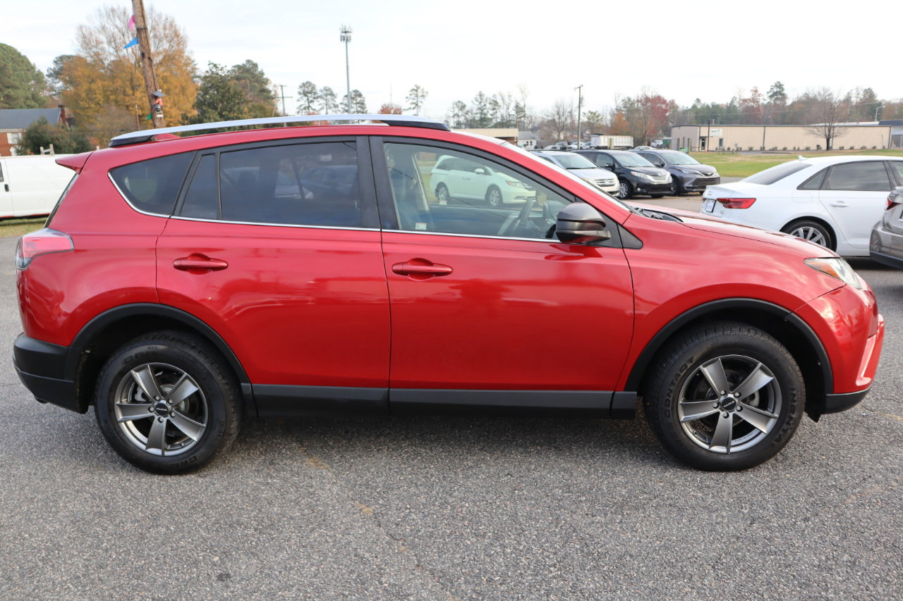 Used 2016 Toyota RAV4 LE image 8
