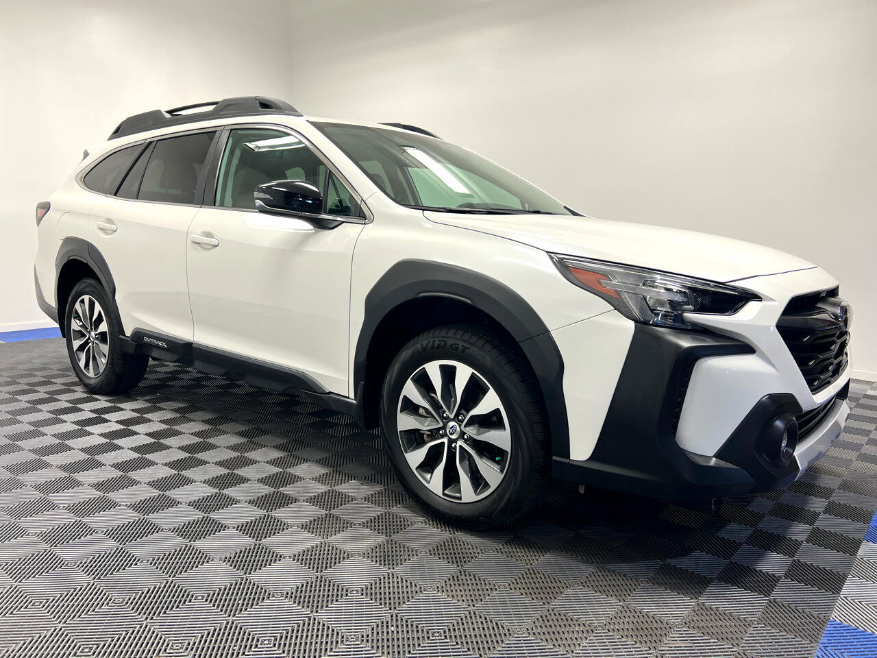 Used 2025 Subaru Outback Limited w/ Popular Package #2 image 1