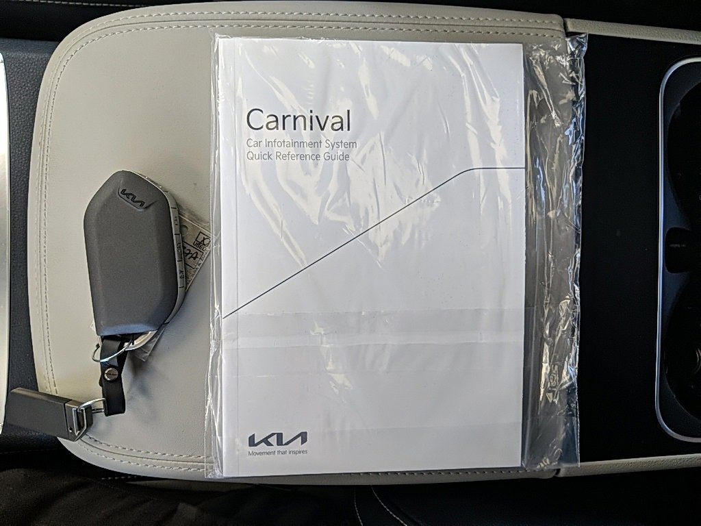 Used 2025 Kia Carnival SX Prestige image 31