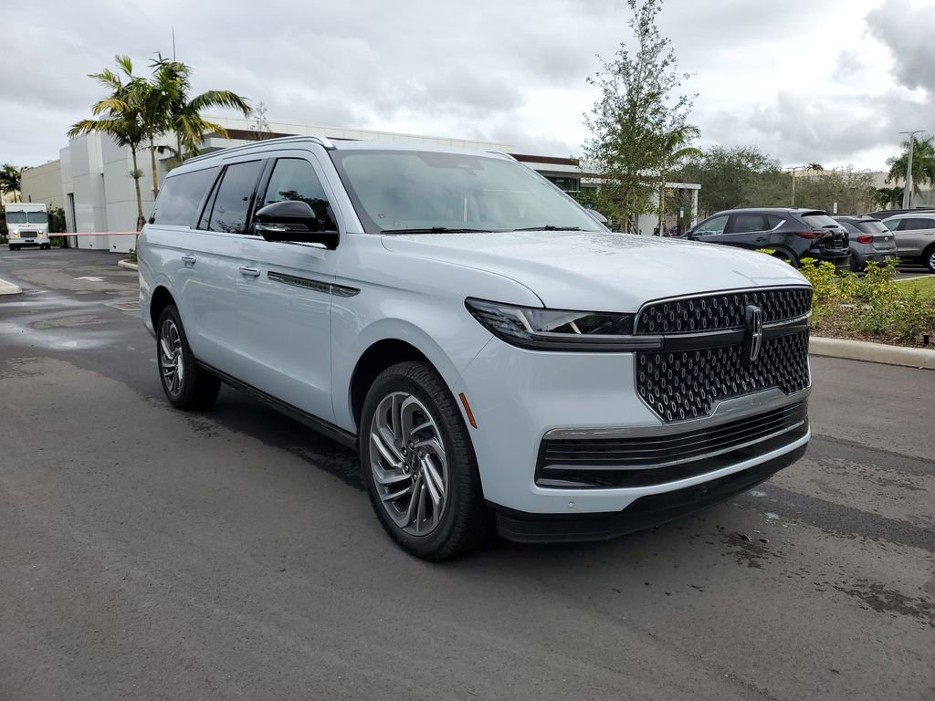 New 2025 Lincoln Navigator L Reserve image 32