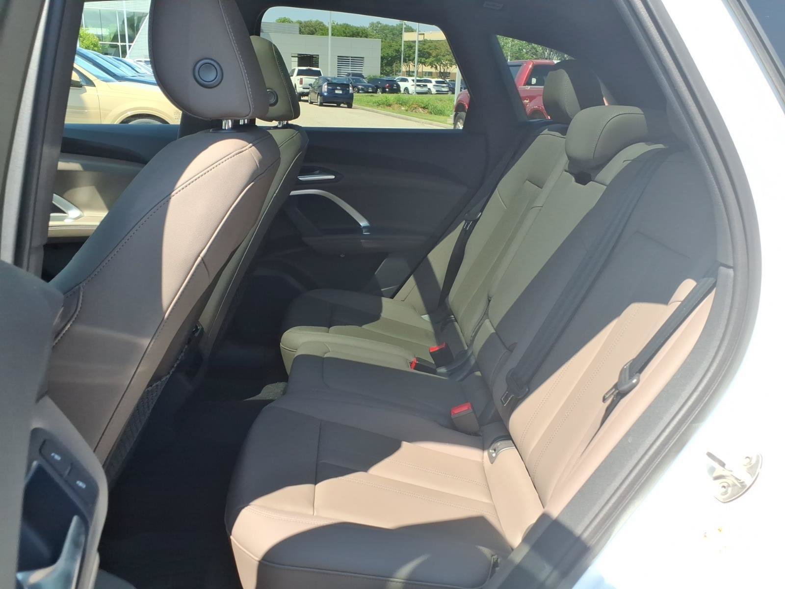 Used 2025 Audi Q5 Premium w/ Convenience Package AWD/4WD image 19
