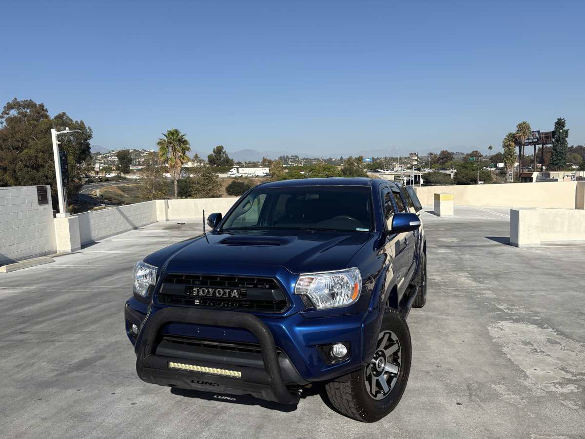 Used 2015 Toyota Tacoma 4x4 Double Cab w/ TRD Sport Package image 4
