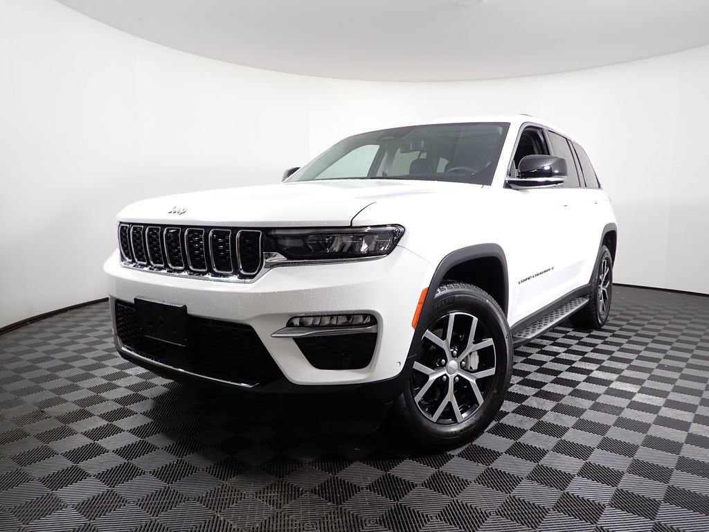 Used 2023 Jeep Grand Cherokee Limited w/ Luxury Tech Group II AWD/4WD image 2