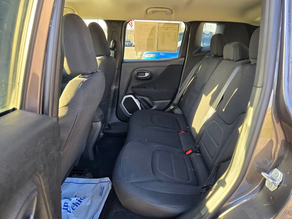 Used 2018 Jeep Renegade Latitude AWD/4WD image 27