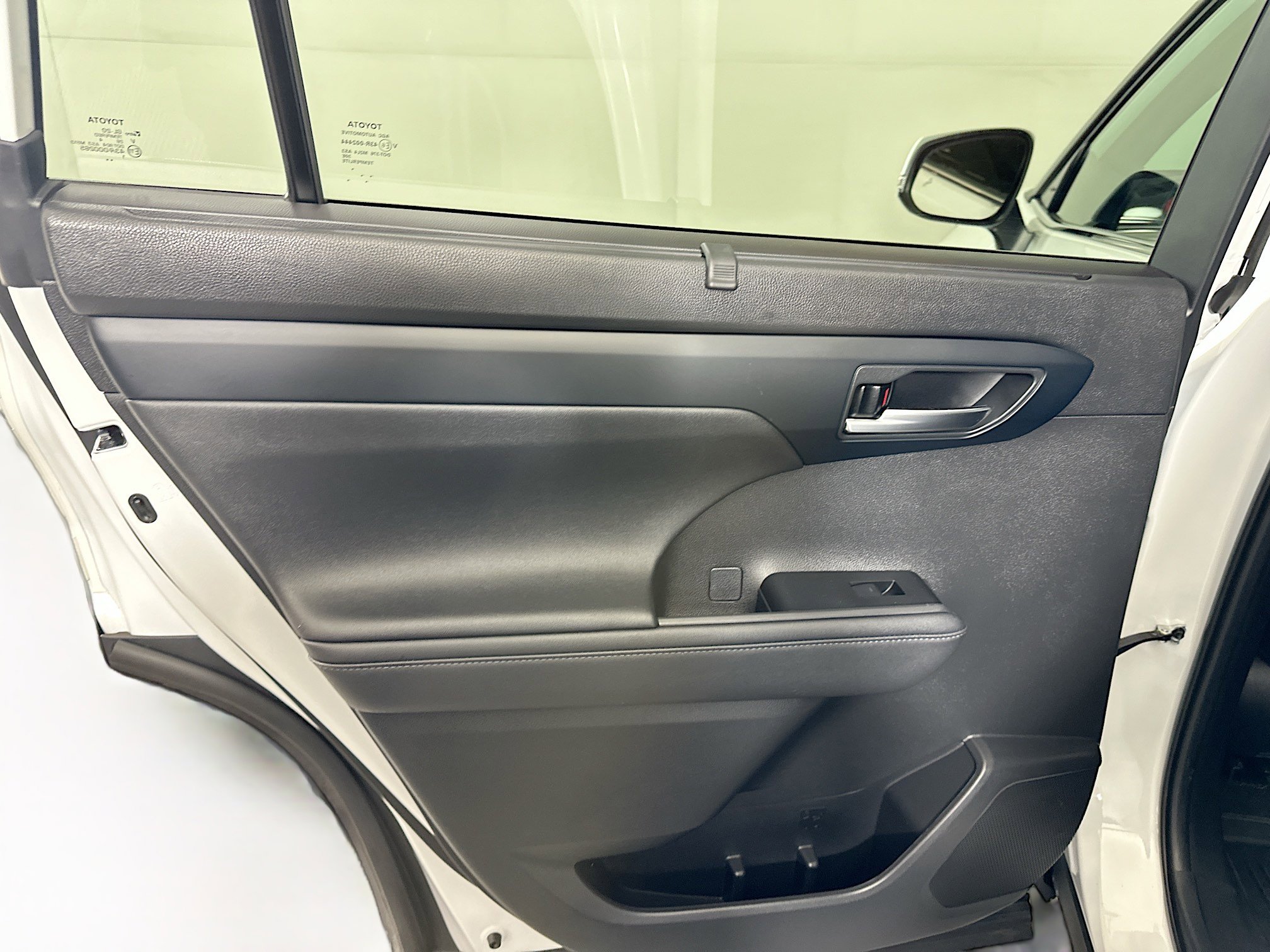 Used 2024 Toyota Highlander XLE image 27