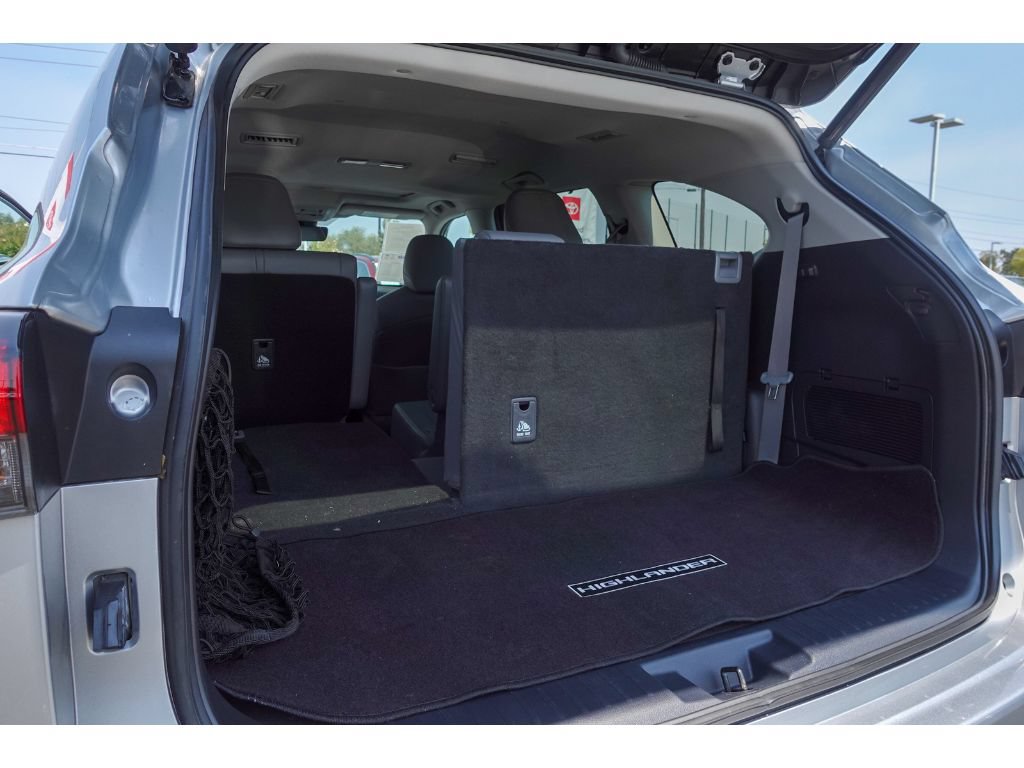 Used 2023 Toyota Highlander XLE FWD image 27