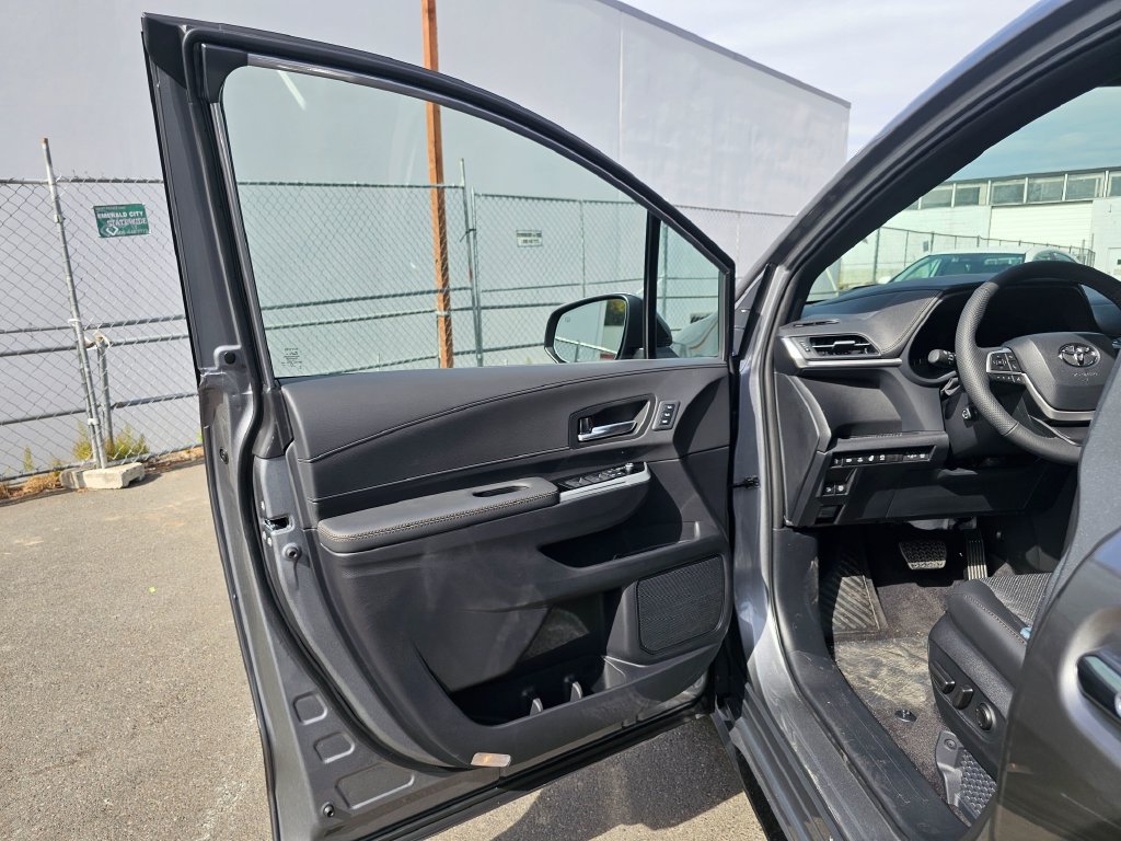 New 2026 Toyota Sienna Platinum AWD/4WD image 18