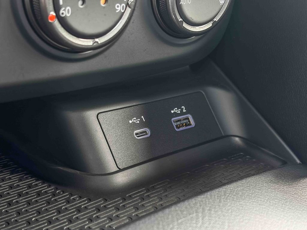 Used 2023 Nissan Z w/ Floor Mat Package (L93) RWD image 32