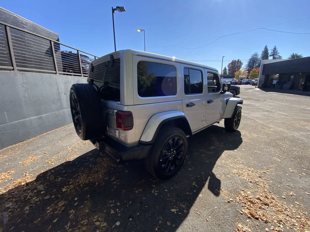 Used 2024 Jeep Wrangler Unlimited Sahara AWD/4WD image 6