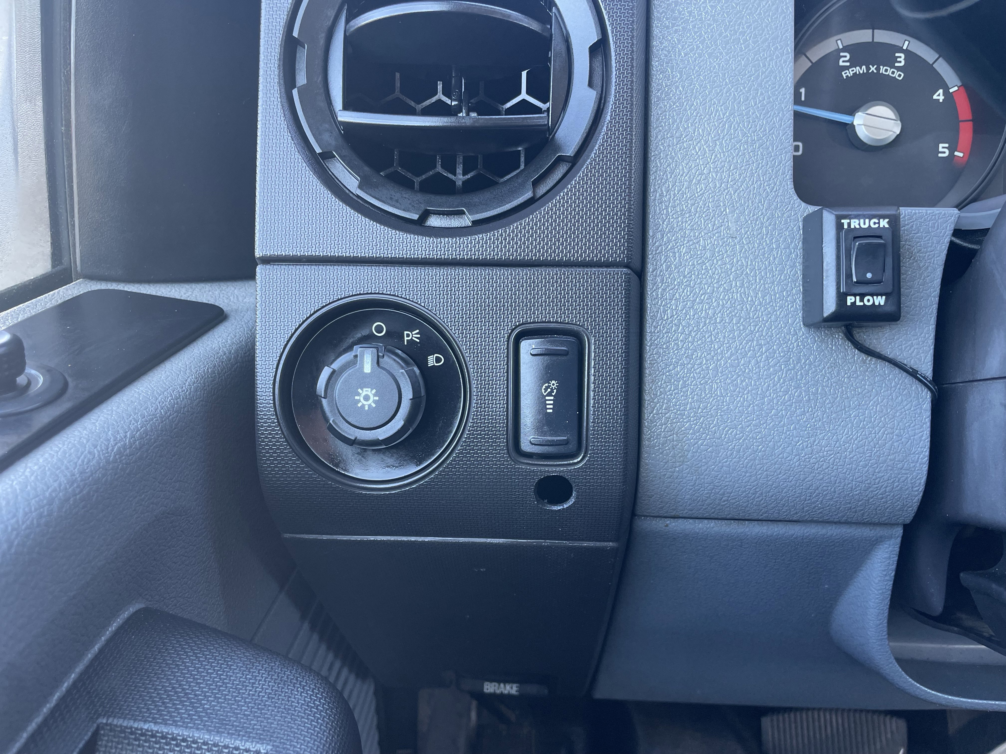 Used 2014 Ford F550 4x4 Regular Cab Super Duty image 13
