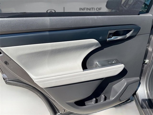 Used 2022 Toyota Highlander XLE image 25
