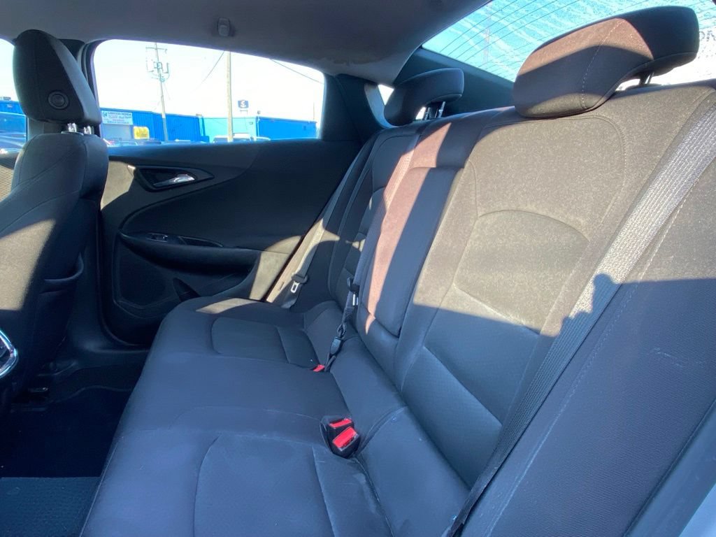 Used 2017 Chevrolet Malibu LT FWD image 13