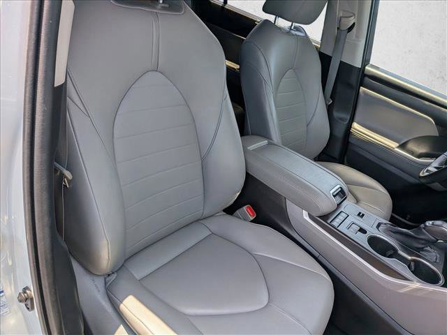 Used 2020 Toyota Highlander XLE AWD/4WD image 20
