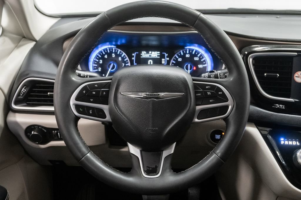 Used 2022 Chrysler Voyager LX FWD image 13