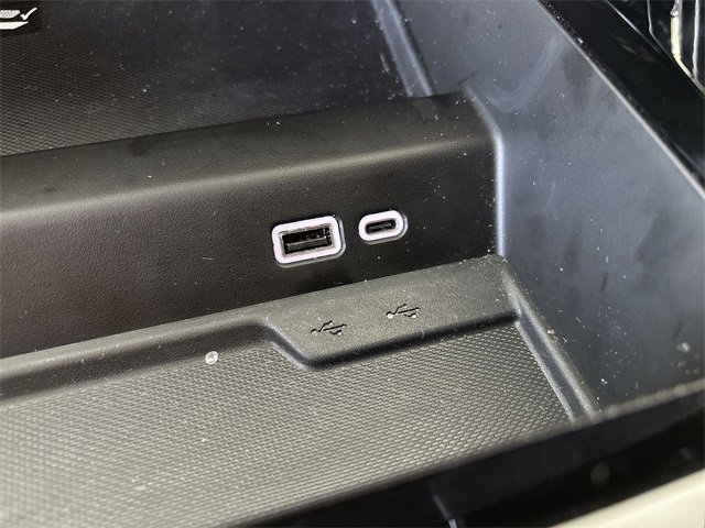 New 2025 Chevrolet Suburban Premier image 32