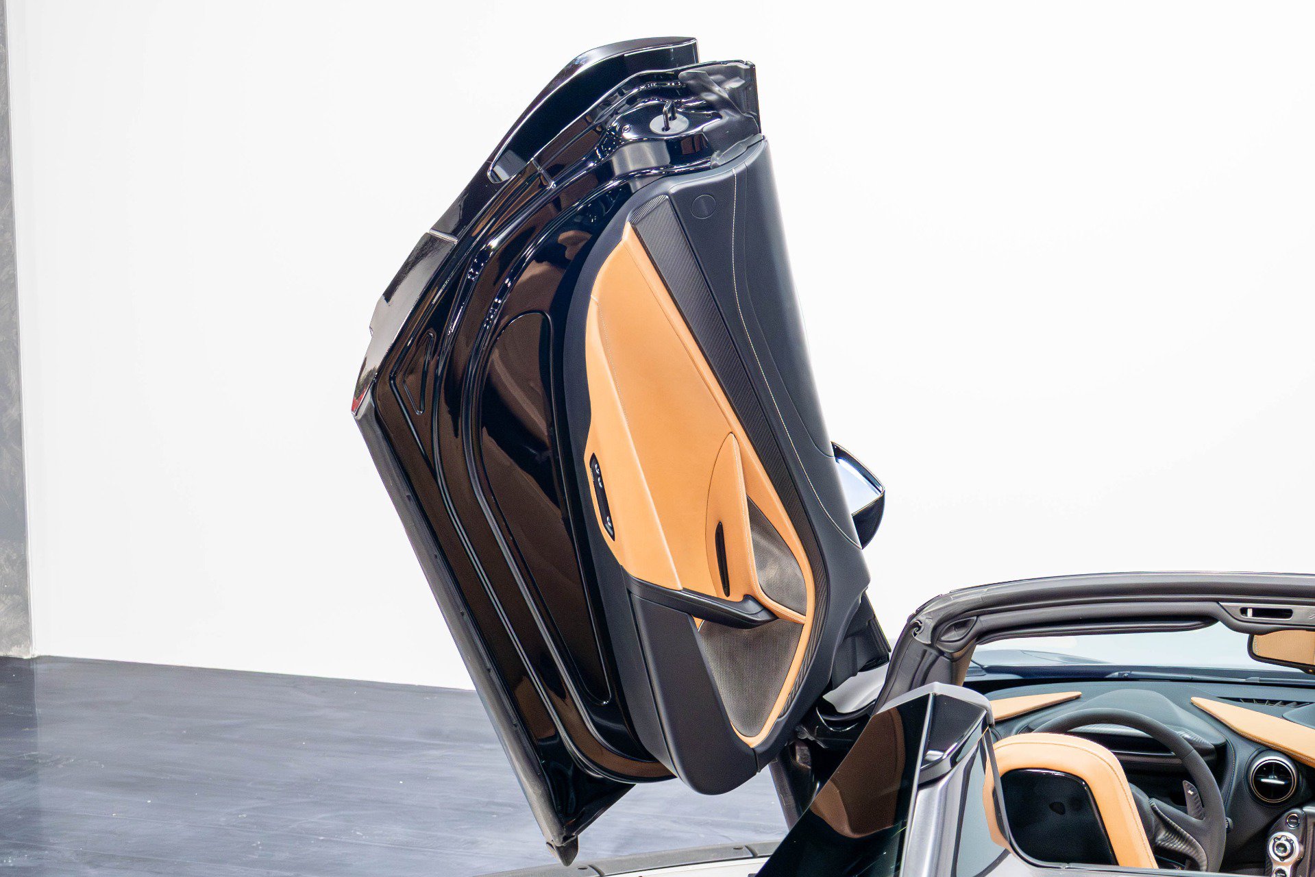 Used 2019 McLaren 720S Luxury RWD image 51