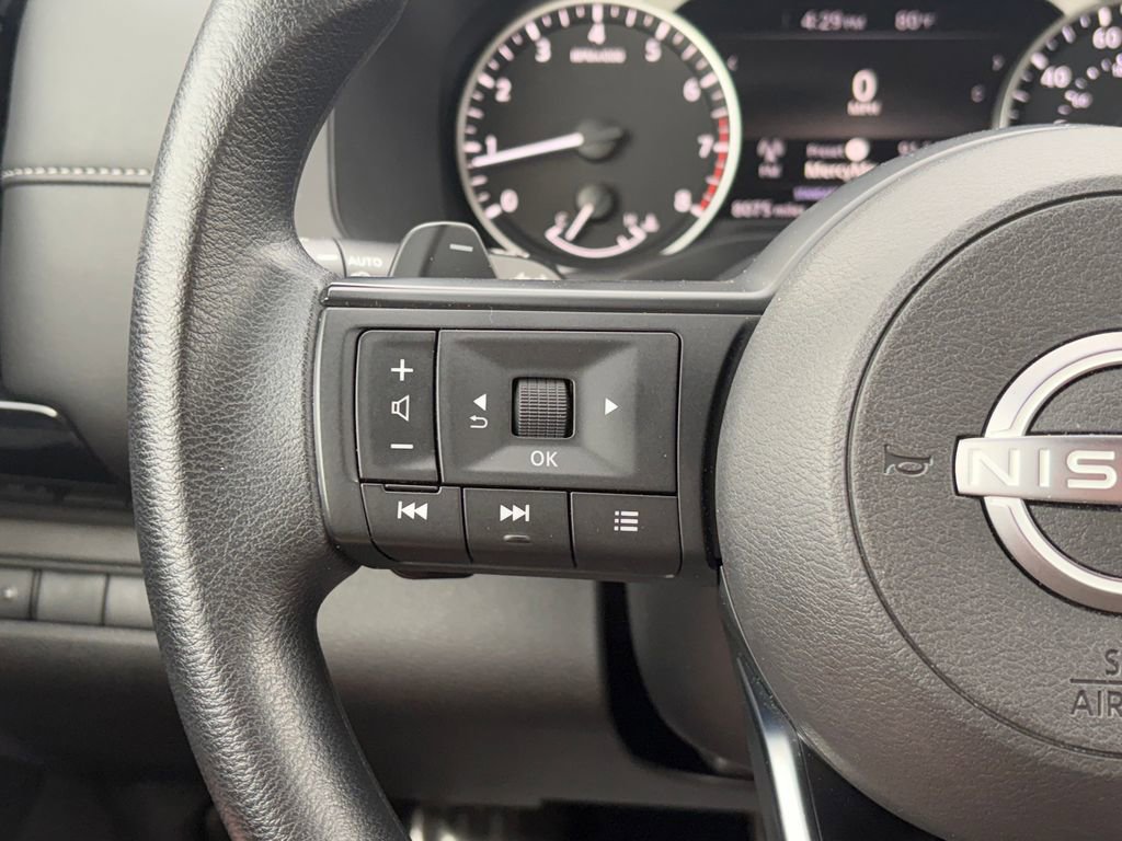 Used 2025 Nissan Pathfinder S image 12