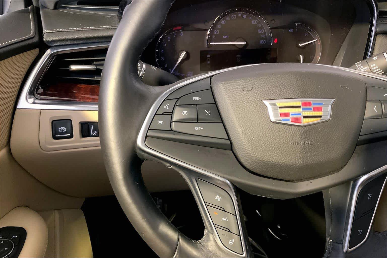 Used 2017 Cadillac XT5 Luxury w/ Driver Awareness Package AWD/4WD image 24