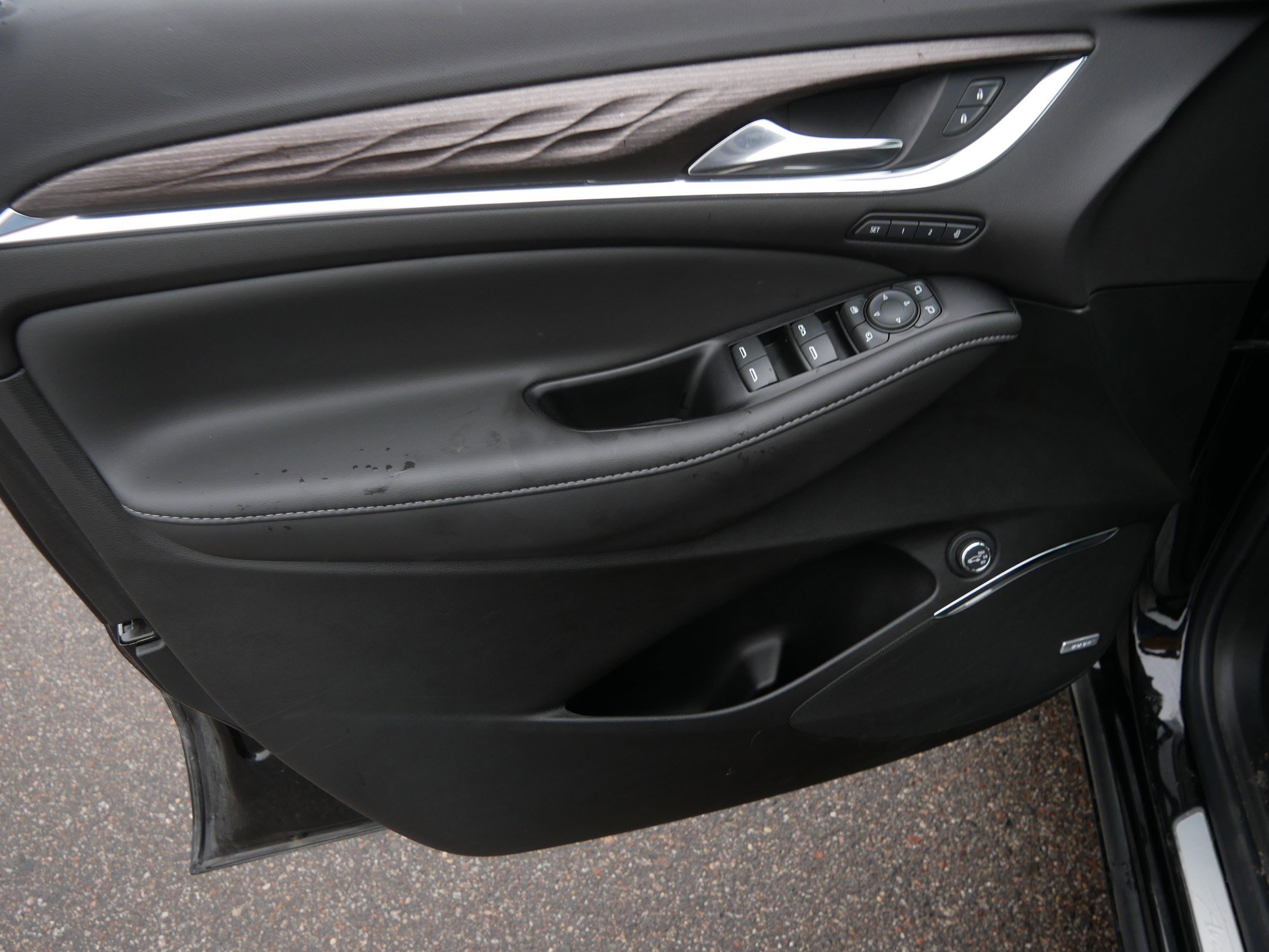 Used 2023 Buick Enclave Avenir w/ Avenir Technology Package image 20