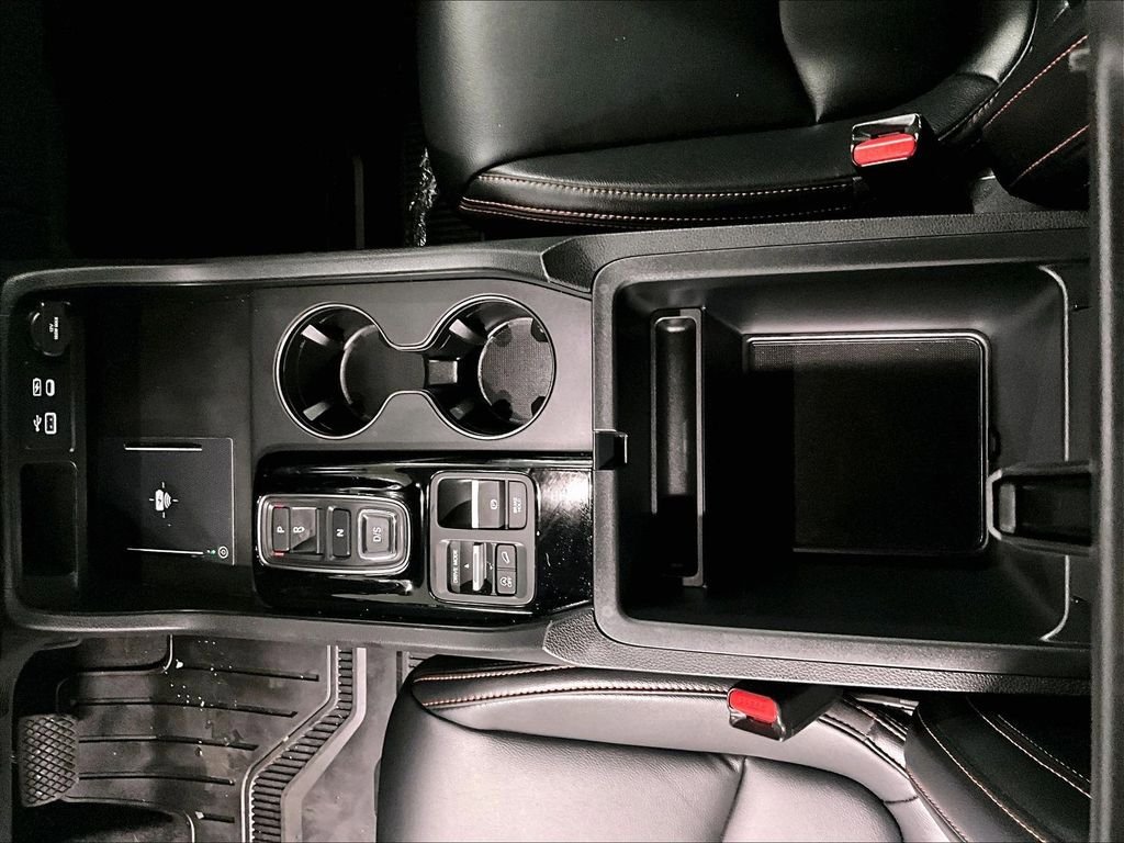 Used 2025 Honda Pilot TrailSport image 28