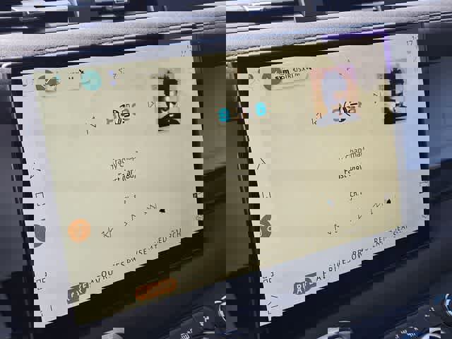 Used 2023 Land Rover Defender 130 X-Dynamic SE image 34