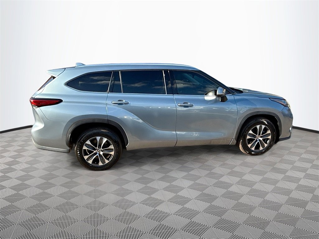 Used 2020 Toyota Highlander XLE image 5