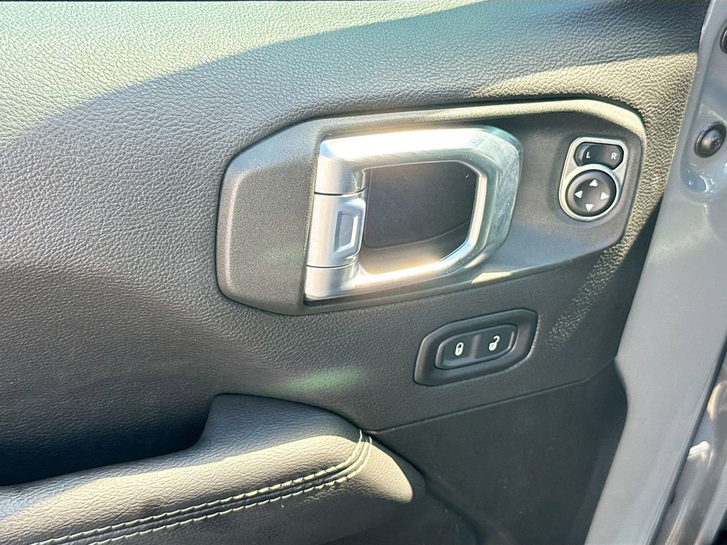Used 2021 Jeep Wrangler Unlimited Sahara AWD/4WD image 19