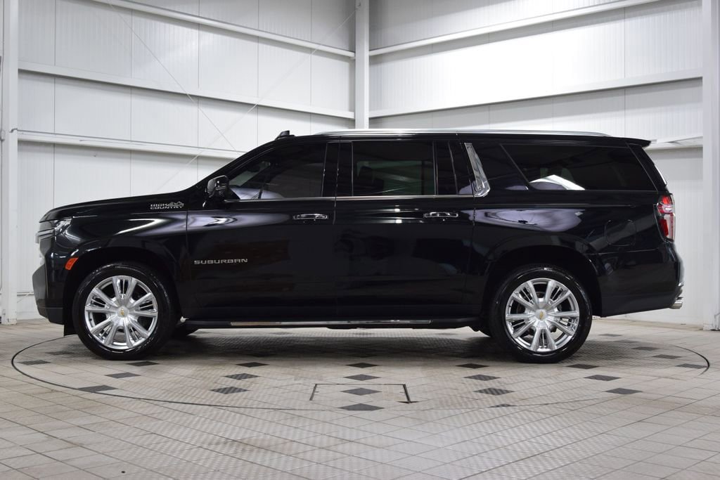 Used 2023 Chevrolet Suburban High Country AWD/4WD image 4