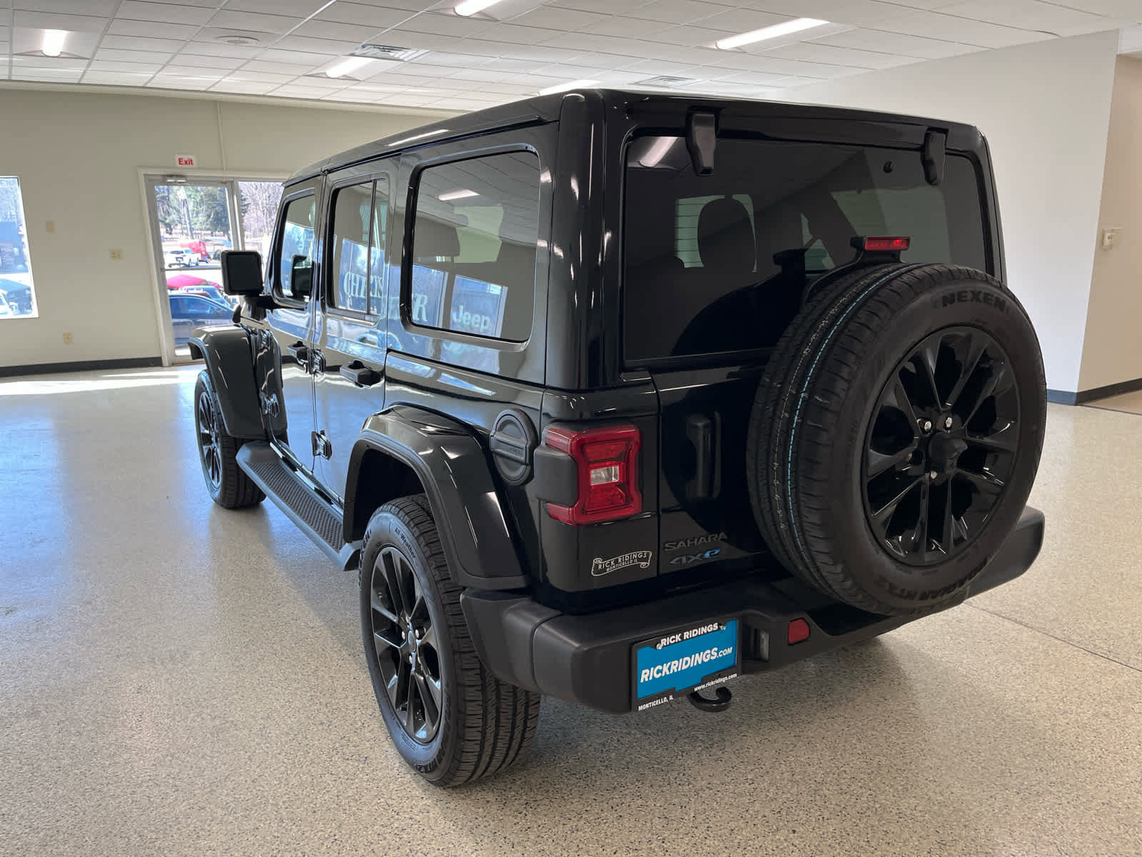 Used 2025 Jeep Wrangler Sahara image 8
