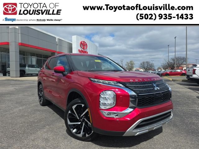 Used 2023 Mitsubishi Outlander SE image 1