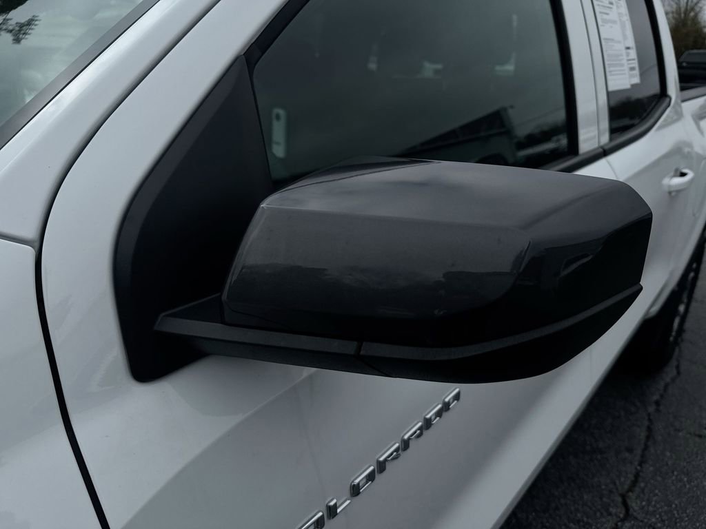 New 2025 Chevrolet Colorado LT RWD image 11