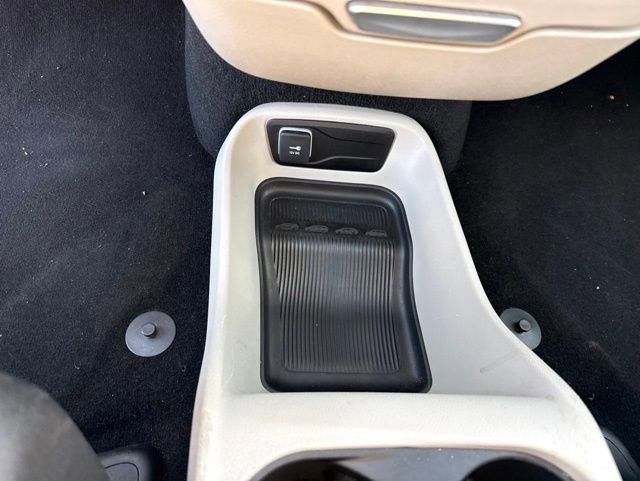 Used 2023 Chrysler Voyager LX FWD image 22