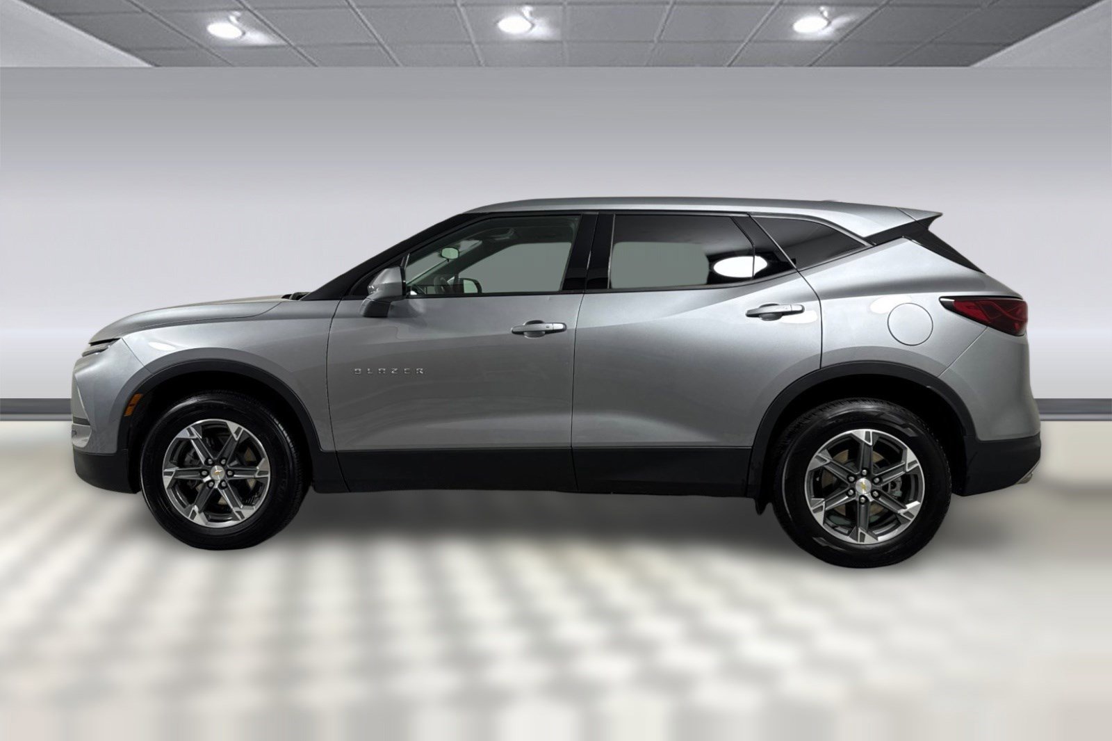 Used 2025 Chevrolet Blazer LT image 2