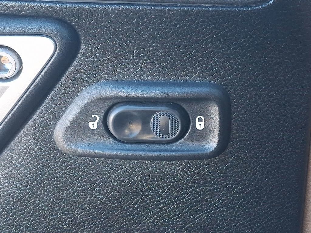 Used 2013 Jeep Wrangler Sahara w/ Dual Top Group image 23