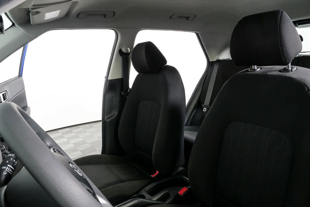 Used 2022 Hyundai Venue SE FWD image 5