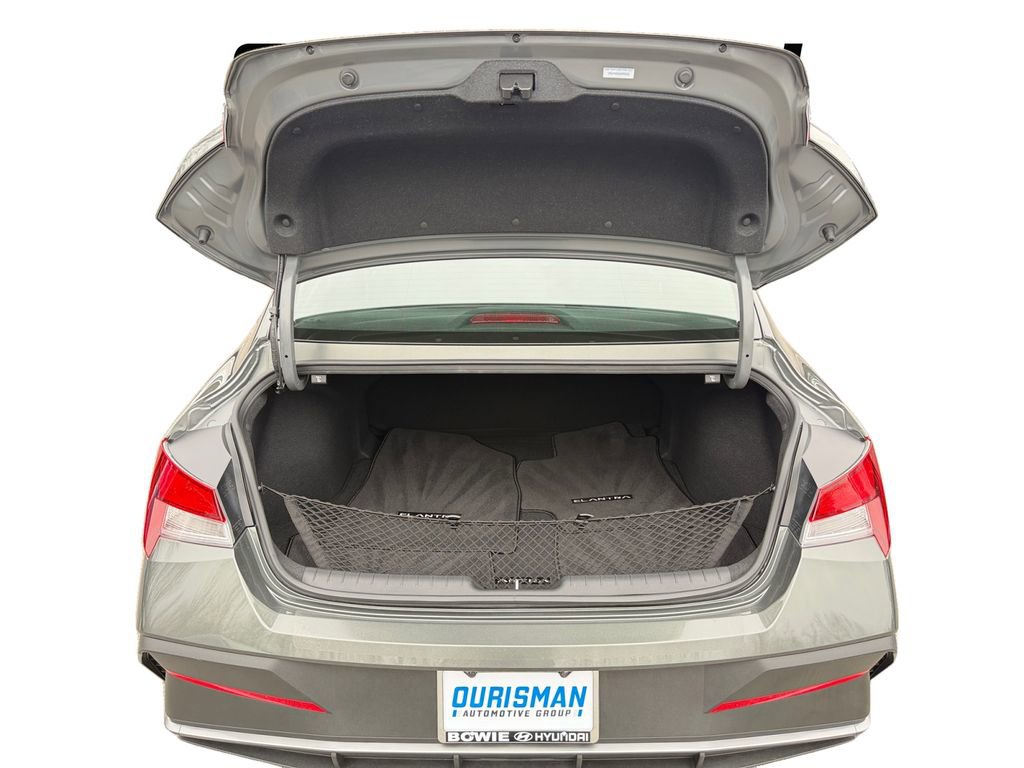 Used 2025 Hyundai Elantra Sport image 23