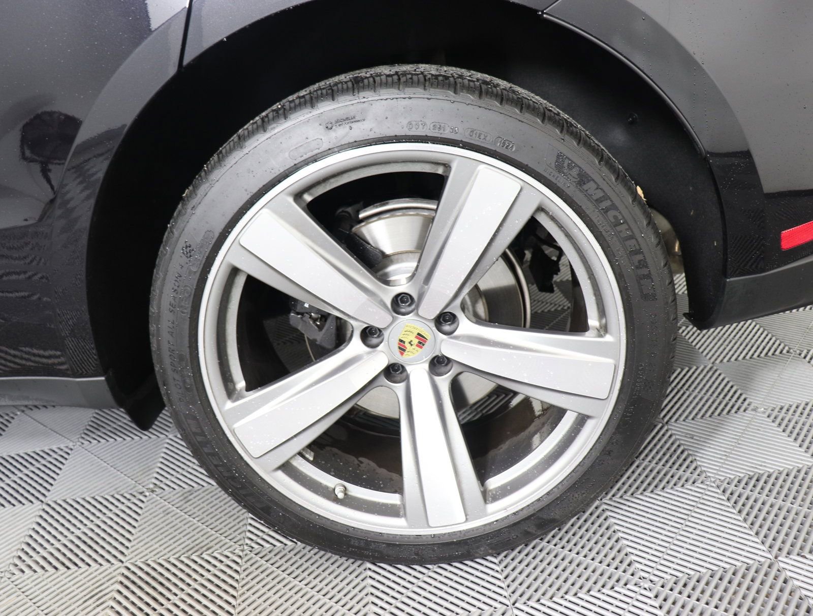 Used 2025 Porsche Macan image 16