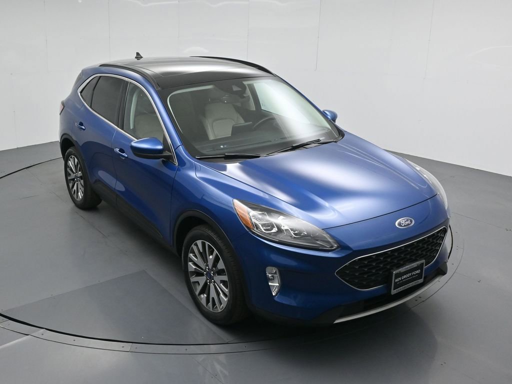 Certified 2022 Ford Escape Titanium w/ Class II Trailer Tow Package image 41