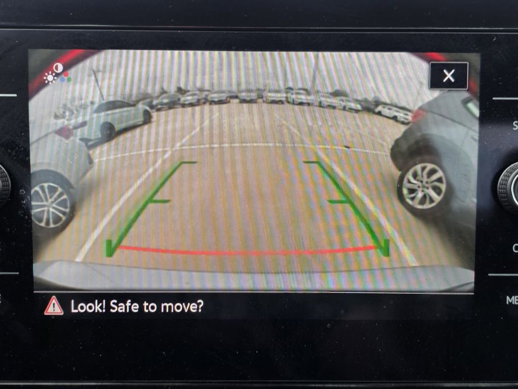 Used 2025 Volkswagen Jetta SE image 13