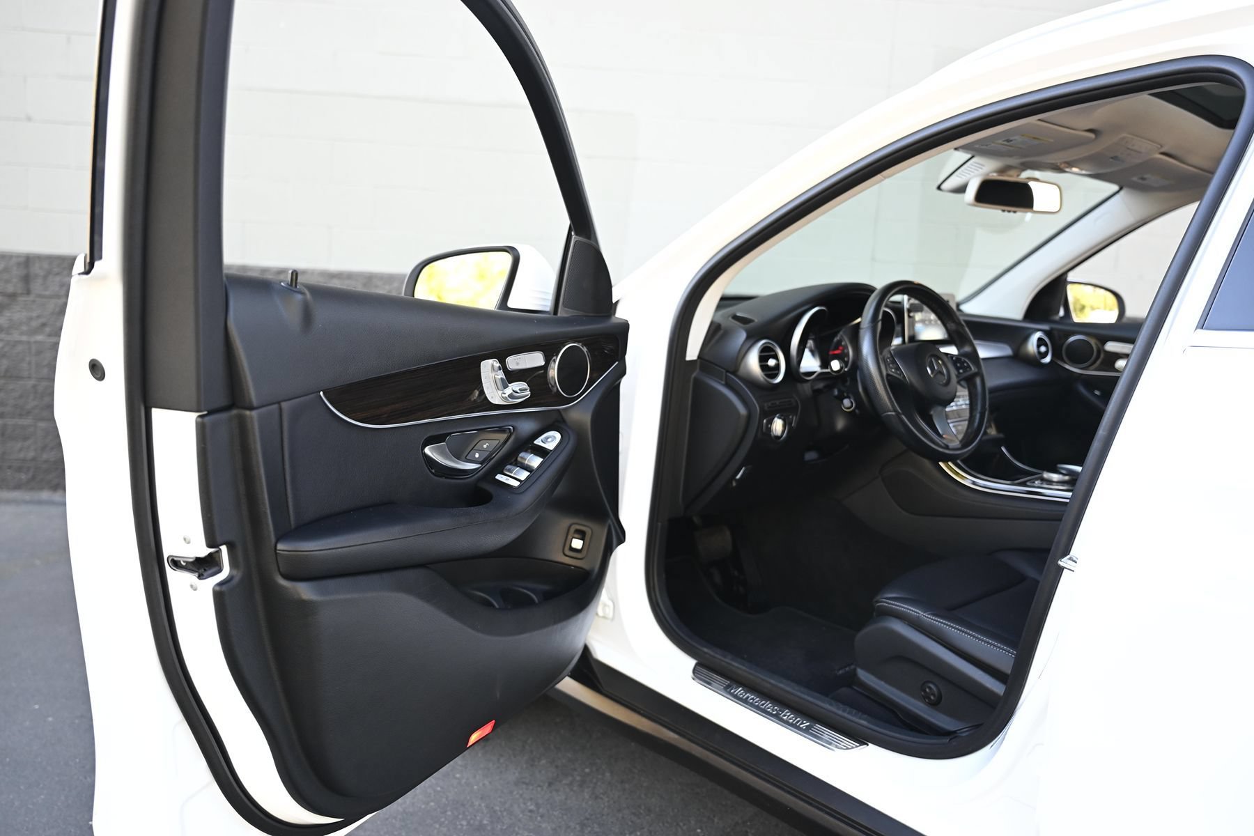 Used 2017 Mercedes-Benz GLC 300 4MATIC image 12