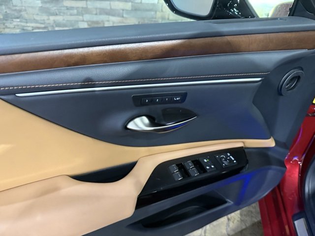 Used 2025 Lexus ES 300h w/ Premium Package image 12