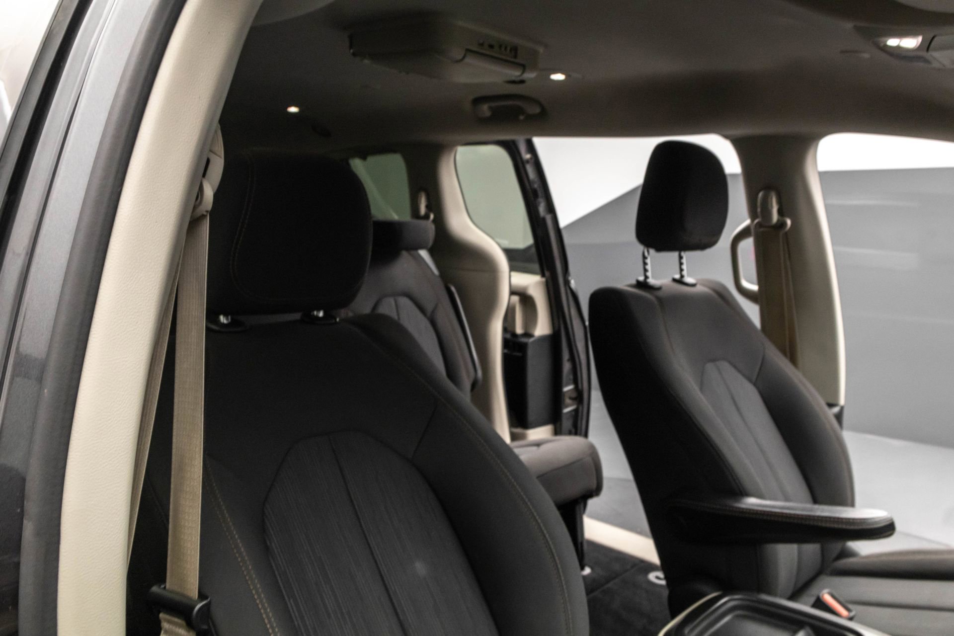 Used 2019 Chrysler Pacifica Touring Plus w/ Tire & Wheel Group image 38